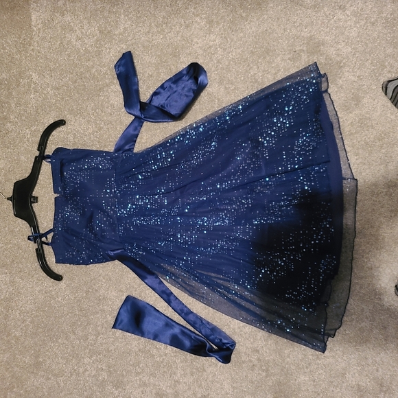 Dress - Picture 2 of 3